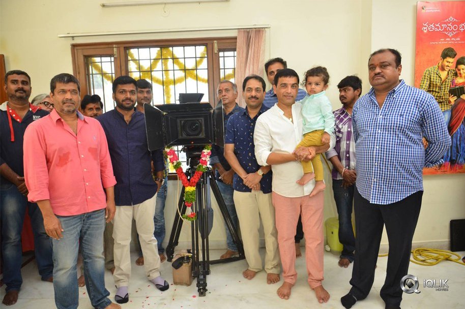 Venkatesh-and-Varun-Tej-Movie-F2-Launch-Photos
